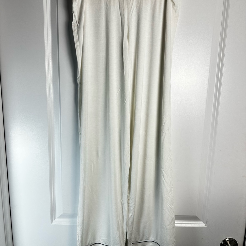 Eberjey Women’s Pajama Set – Size Medium - Picture 11 of 14